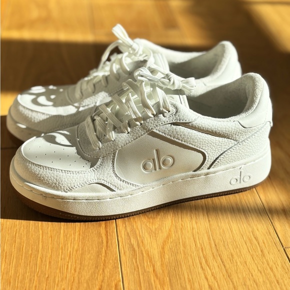 Alo Recovery Mode Sneaker in White - Picture 9 of 12